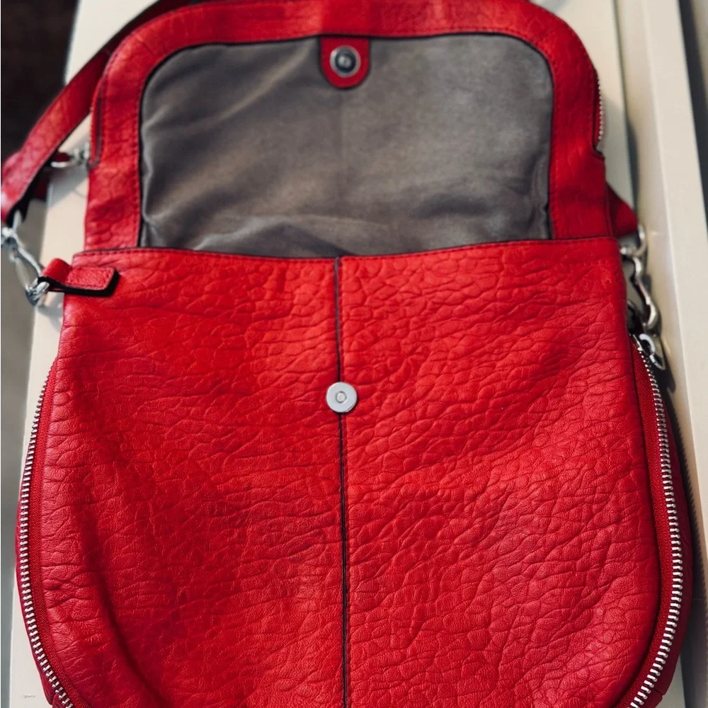 Vince Camuto Crossbody Bag Purse Scarlet Red 100% Genuine Leather Pockets Galore - Picture 5 of 13